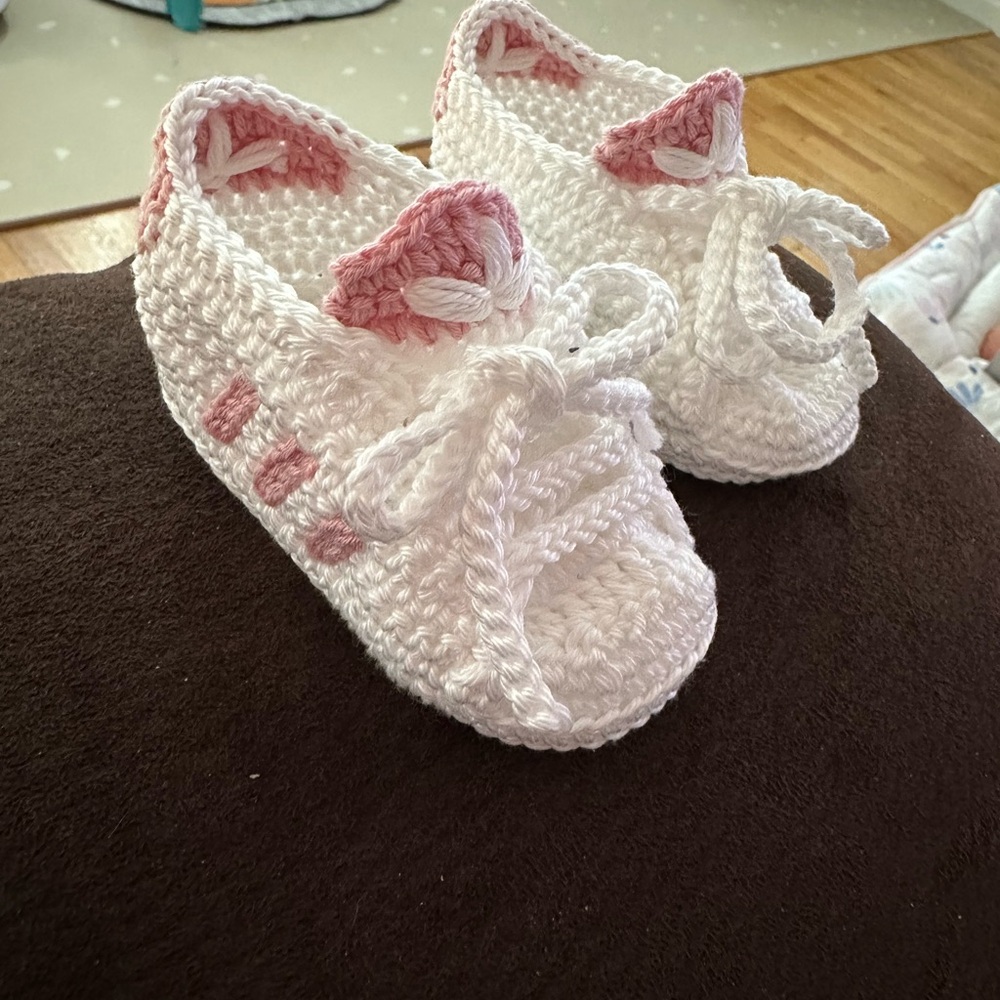 Crochet baby shoes new born